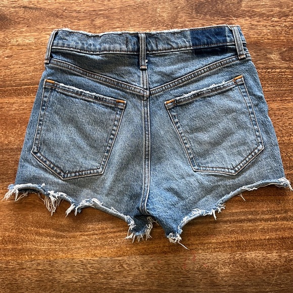 Abercrombie & Fitch High Rise Mom Short - Picture 2 of 5